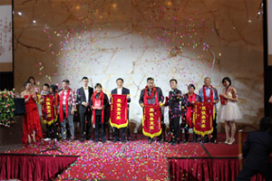 ˿�Ϸ���ŮЬ